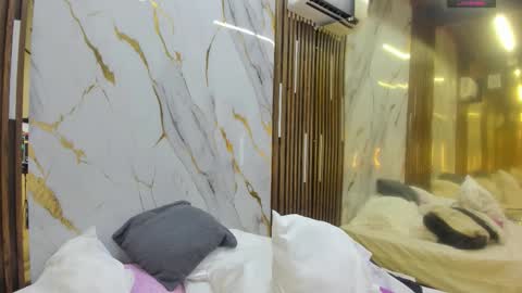 Victoria  online show from December 2025 07:54:01 PM