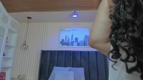 Viiolett online show from February 2025 08:09:02 PM