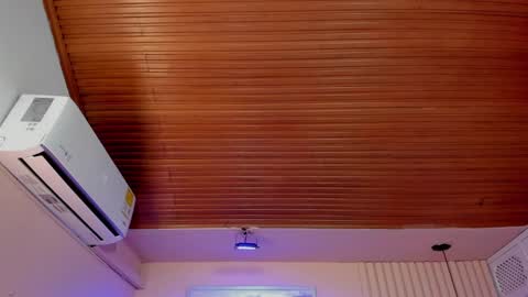 Viiolett online show from September 2025 08:23:01 PM