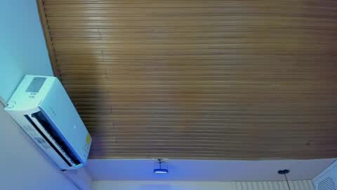 Viiolett online show from October 2025 08:18:02 PM