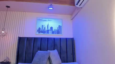 Viiolett online show from October 2025 07:56:02 PM