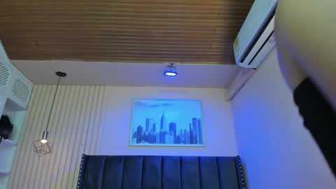 Viiolett online show from March 2026 07:38:01 PM