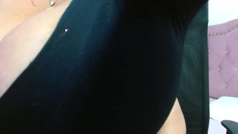 Snapshot of viiolleta chatting on November 2025 01:11:01 PM viioleta online show from November 2025 01:11:01 PM