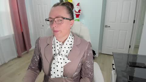 Snapshot of vika7333 chatting on December 2024 01:23:02 PM Ukrainian-woman online show from December 2024 01:23:02 PM