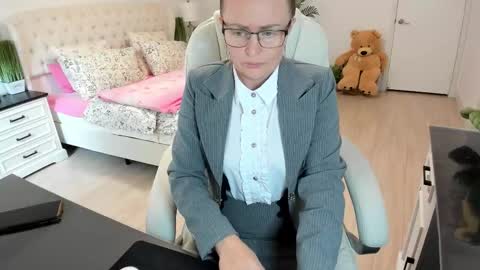 Snapshot of vika7333 chatting on October 2025 07:36:02 PM Ukrainian-woman online show from October 2025 07:36:02 PM