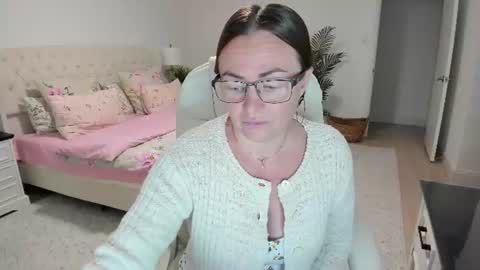 Snapshot of vika7333 chatting on June 2026 10:30:02 AM Ukrainian-woman online show from June 2026 10:30:02 AM