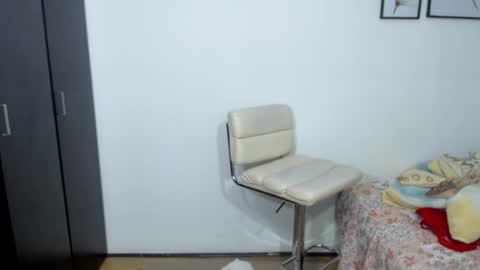 Snapshot of viki_mom chatting on December 2024 04:49:02 AM Viki Mom online show from December 2024 04:49:02 AM