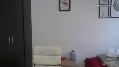 Snapshot of viki_mom chatting on January 2025 03:58:01 PM Viki Mom online show from January 2025 03:58:01 PM