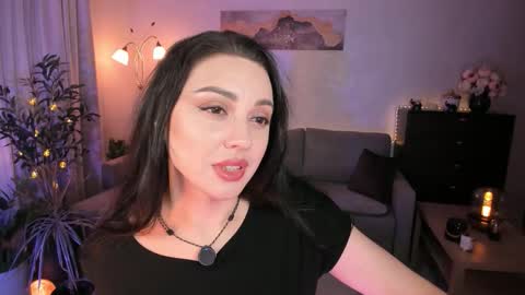 Viki Bellson online show from December 2025 05:53:02 PM