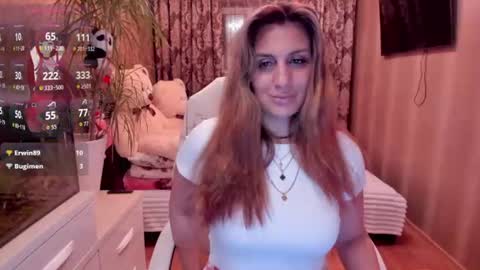 Snapshot of vikilove_ chatting on July 2026 05:43:02 PM Victoria online show from July 2026 05:43:02 PM