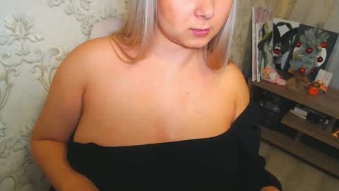 Snapshot of vikiwaitingforyou chatting on December 2025 10:12:01 AM Vitoria online show from December 2025 10:12:01 AM