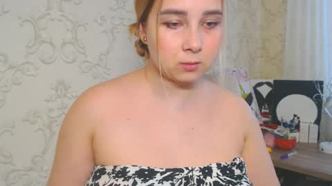 Snapshot of vikiwaitingforyou chatting on May 2026 12:10:02 PM Vitoria online show from May 2026 12:10:02 PM