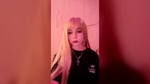 Snapshot of vikki_l0ve chatting on July 2026 07:25:01 AM vikki online show from July 2026 07:25:01 AM