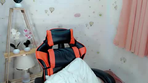 Snapshot of vikkylustfull chatting on October 2025 05:04:02 AM vikkylustfull online show from October 2025 05:04:02 AM