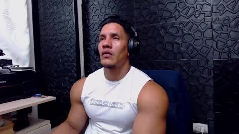 Snapshot of viktorherrera chatting on March 2025 01:23:01 AM Viktor Herrera online show from March 2025 01:23:01 AM