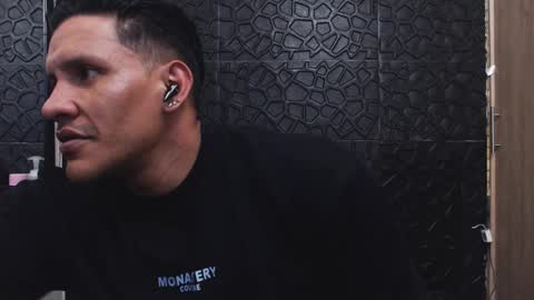 Snapshot of viktorherrera chatting on October 2025 05:57:01 PM Viktor Herrera online show from October 2025 05:57:01 PM