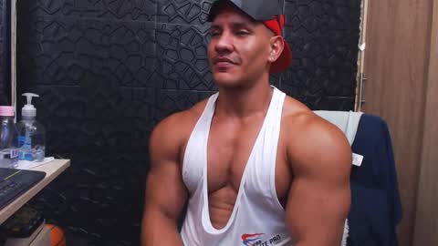 Snapshot of viktorherrera chatting on October 2025 04:30:02 PM Viktor Herrera online show from October 2025 04:30:02 PM