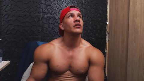 Snapshot of viktorherrera chatting on November 2025 09:06:01 PM Viktor Herrera online show from November 2025 09:06:01 PM