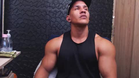 Snapshot of viktorherrera chatting on November 2025 05:47:01 PM Viktor Herrera online show from November 2025 05:47:01 PM