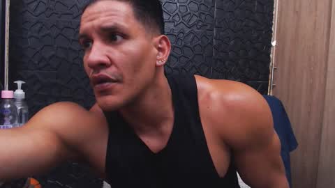 Snapshot of viktorherrera chatting on November 2025 04:18:02 PM Viktor Herrera online show from November 2025 04:18:02 PM