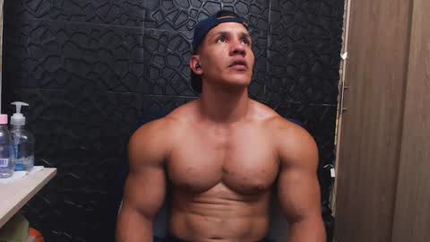 Snapshot of viktorherrera chatting on November 2025 06:07:01 PM Viktor Herrera online show from November 2025 06:07:01 PM