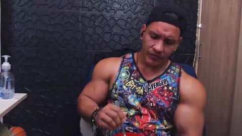 Snapshot of viktorherrera chatting on November 2025 06:06:01 PM Viktor Herrera online show from November 2025 06:06:01 PM