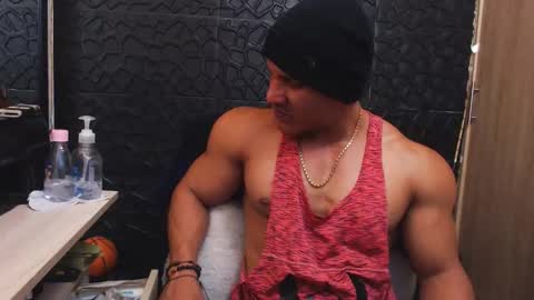 Snapshot of viktorherrera chatting on November 2025 12:15:01 PM Viktor Herrera online show from November 2025 12:15:01 PM