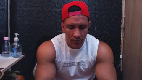 Snapshot of viktorherrera chatting on November 2025 07:58:01 PM Viktor Herrera online show from November 2025 07:58:01 PM