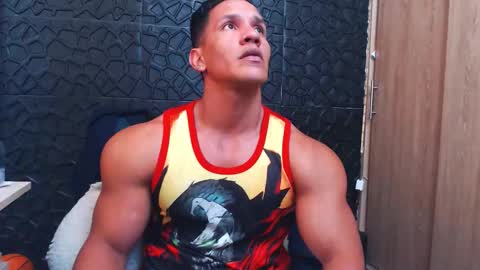 Snapshot of viktorherrera chatting on November 2025 05:34:02 PM Viktor Herrera online show from November 2025 05:34:02 PM