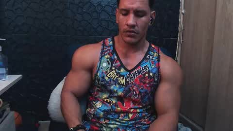 Snapshot of viktorherrera chatting on November 2025 05:34:02 PM Viktor Herrera online show from November 2025 05:34:02 PM