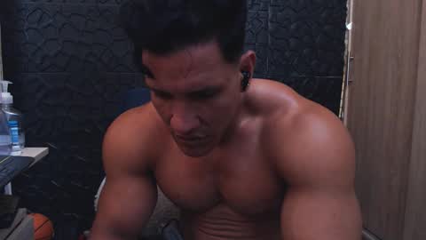 Snapshot of viktorherrera chatting on November 2025 05:24:02 PM Viktor Herrera online show from November 2025 05:24:02 PM