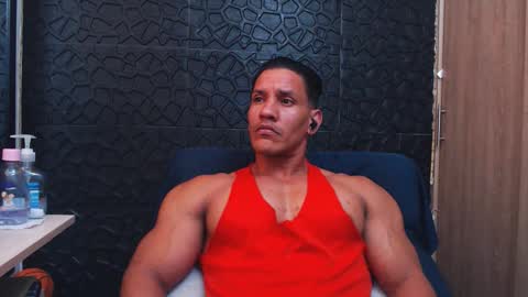 Snapshot of viktorherrera chatting on November 2025 06:52:02 PM Viktor Herrera online show from November 2025 06:52:02 PM