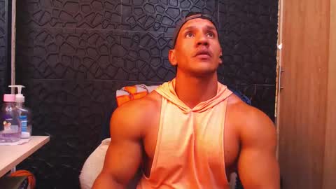 Snapshot of viktorherrera chatting on November 2025 12:06:01 PM Viktor Herrera online show from November 2025 12:06:01 PM