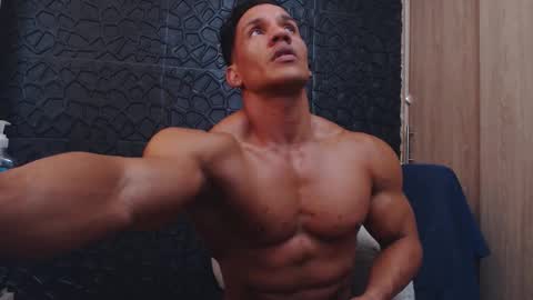 Snapshot of viktorherrera chatting on November 2025 04:21:02 PM Viktor Herrera online show from November 2025 04:21:02 PM