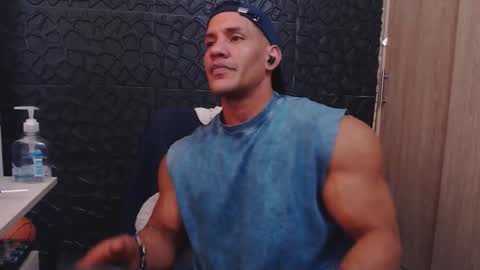 Snapshot of viktorherrera chatting on December 2025 04:56:01 PM Viktor Herrera online show from December 2025 04:56:01 PM