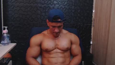 Snapshot of viktorherrera chatting on December 2025 07:09:01 PM Viktor Herrera online show from December 2025 07:09:01 PM