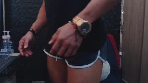 Snapshot of viktorherrera chatting on December 2025 07:10:02 PM Viktor Herrera online show from December 2025 07:10:02 PM