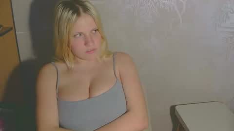 viktoria20502 online show from December 2025 01:15:01 PM