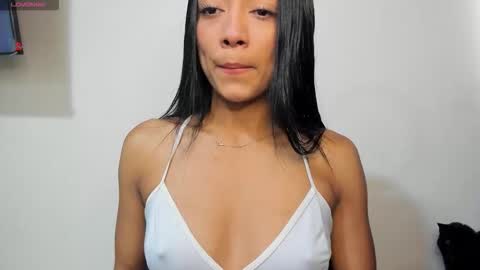 Snapshot of vinaly_y chatting on November 2025 10:15:01 PM Vinaly online show from November 2025 10:15:01 PM