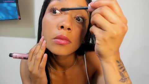 Snapshot of vinaly_y chatting on November 2025 11:37:01 PM Vinaly online show from November 2025 11:37:01 PM