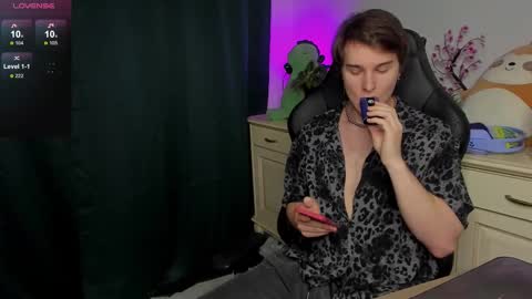 Snapshot of vincent__strong chatting on October 2025 08:42:01 AM Vincent Strong online show from October 2025 08:42:01 AM