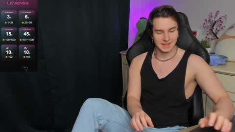 Snapshot of vincent__strong chatting on November 2025 08:17:02 AM Vincent Strong online show from November 2025 08:17:02 AM