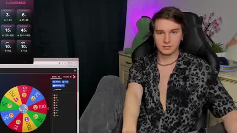 Snapshot of vincent__strong chatting on November 2025 09:09:01 AM Vincent Strong online show from November 2025 09:09:01 AM