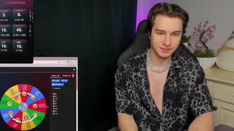 Snapshot of vincent__strong chatting on November 2025 09:04:01 AM Vincent Strong online show from November 2025 09:04:01 AM