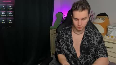 Snapshot of vincent__strong chatting on December 2025 03:49:02 AM Vincent Strong online show from December 2025 03:49:02 AM