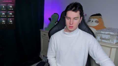 Snapshot of vincent__strong chatting on December 2025 01:44:02 AM Vincent Strong online show from December 2025 01:44:02 AM