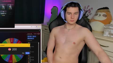 Snapshot of vincent__strong chatting on December 2025 04:08:01 AM Vincent Strong online show from December 2025 04:08:01 AM