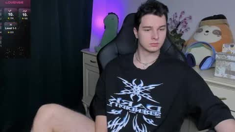 Snapshot of vincent__strong chatting on December 2025 01:35:02 AM Vincent Strong online show from December 2025 01:35:02 AM