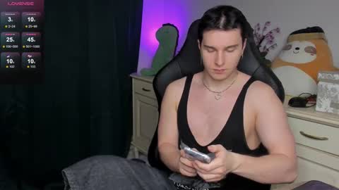 Snapshot of vincent__strong chatting on December 2025 01:40:01 PM Vincent Strong online show from December 2025 01:40:01 PM