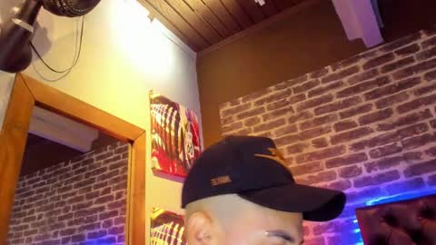 Snapshot of vinzenzrizzo chatting on December 2025 01:36:01 AM ---Vinzen--- online show from December 2025 01:36:01 AM
